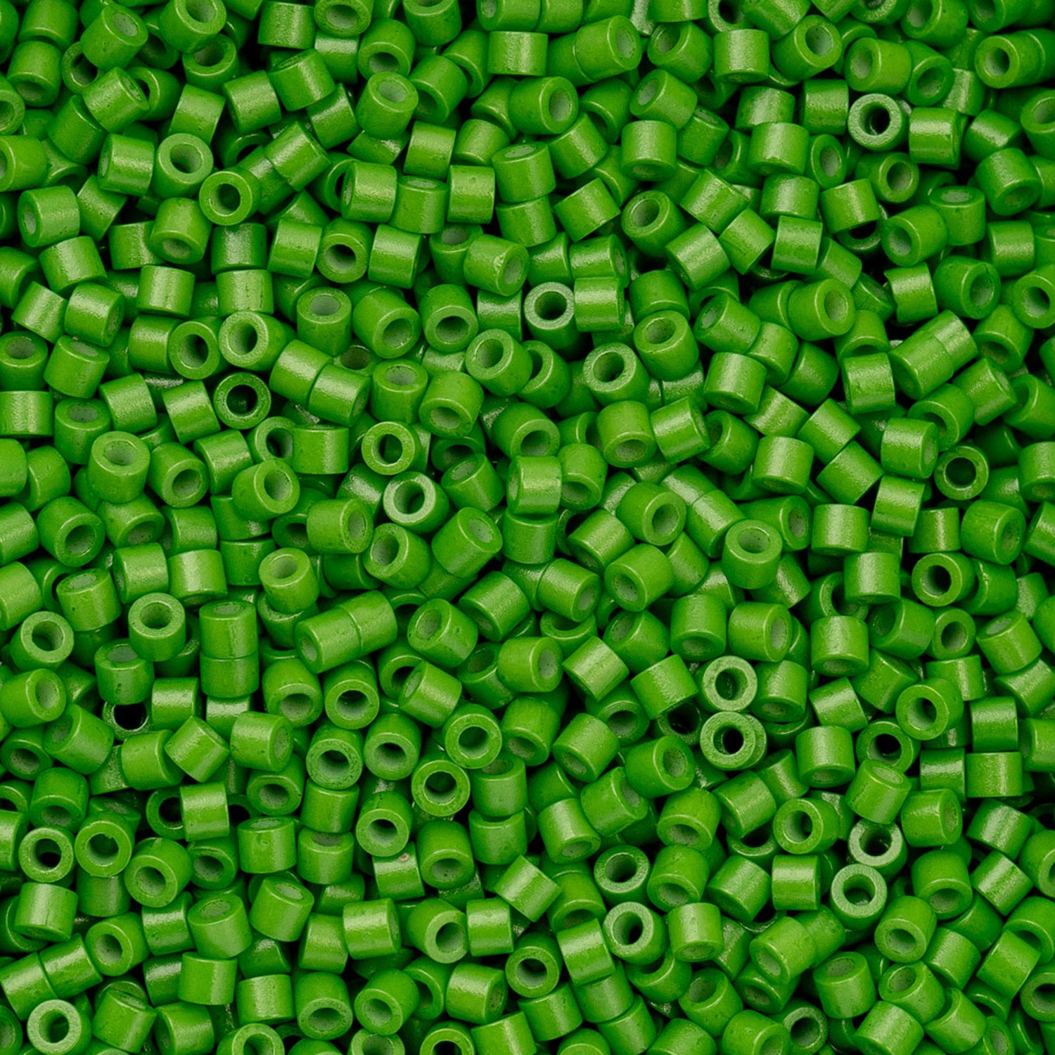 Cylin Bead 11/0 25g Bag Opaque Grass Green-1056