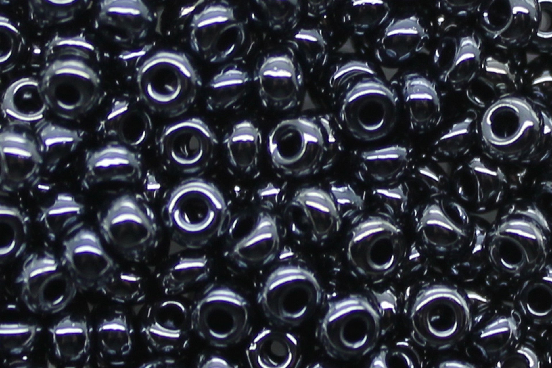 Czech Seed Beads-Czech 8/0-Metallic Gunmetal (76)