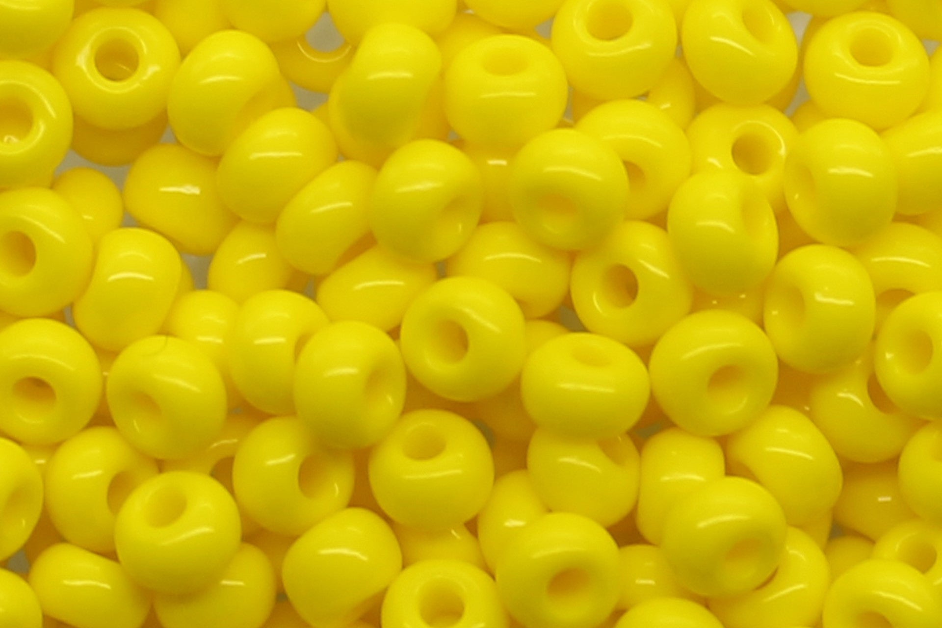 Czech Seed Beads-Czech 8/0-Opaque Lemon Yellow (87)