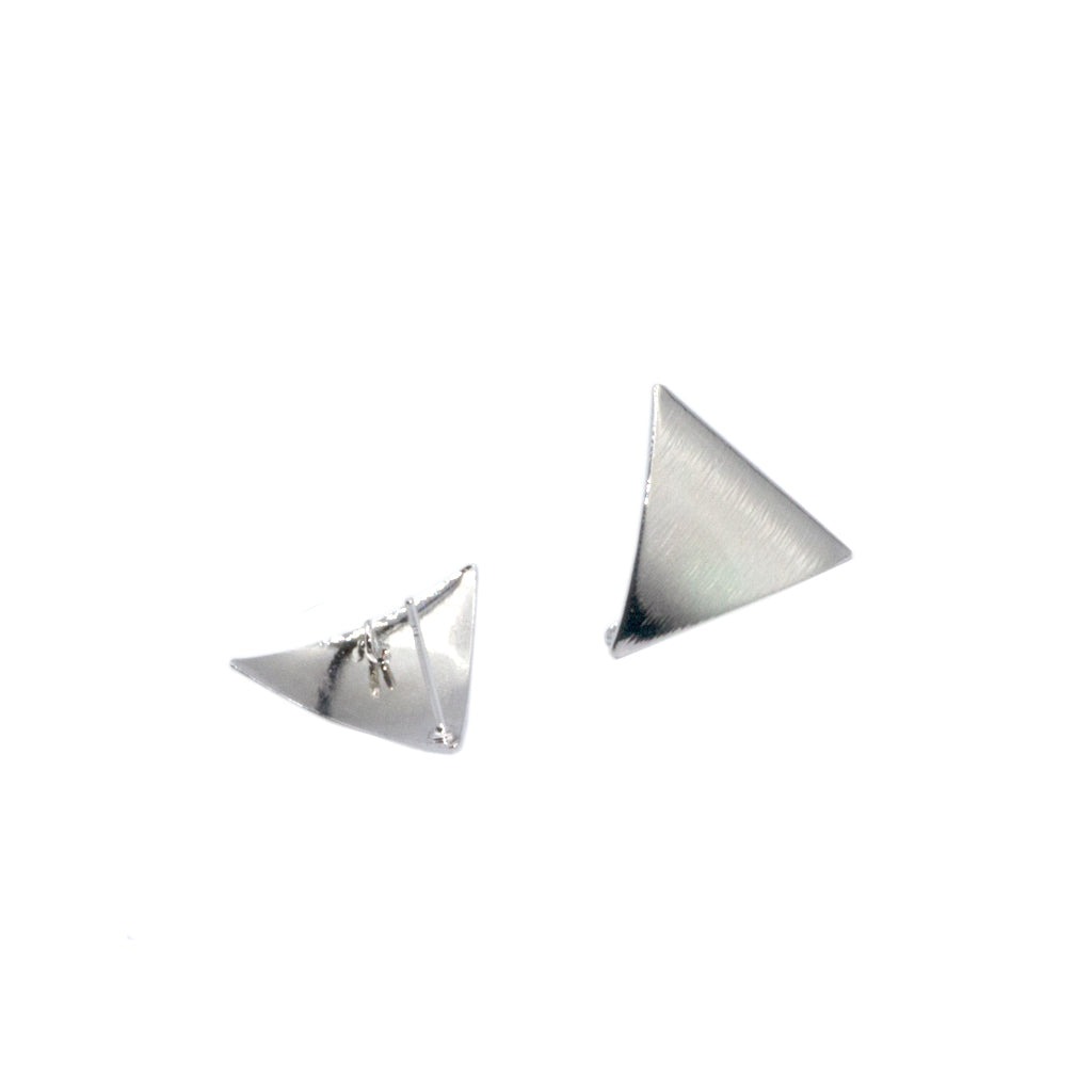 Earrings, Curved Triangle Earring Stud, Gold-Plated & Silver-Plated, 19mm x 19mm, 2 pcs per bag